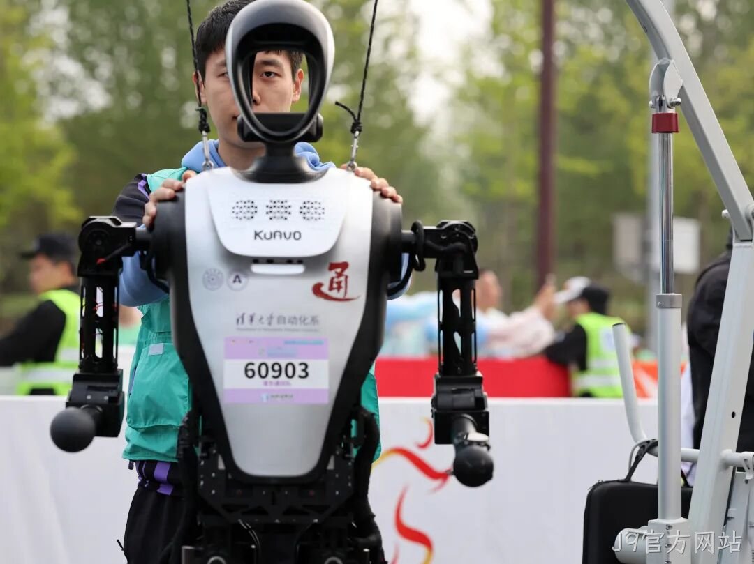 全球首个,人形机器人“跑团”在亦庄!2025北京亦庄半程马拉松暨人形机器人半程马